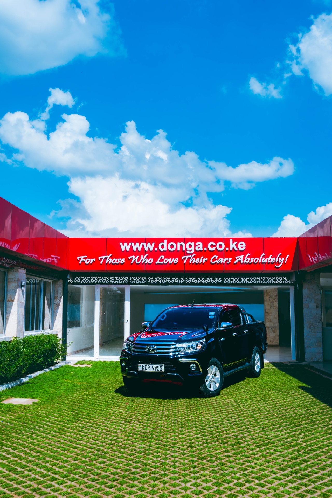 Toyota Hilux — Donga Carspa Showroom Portrait